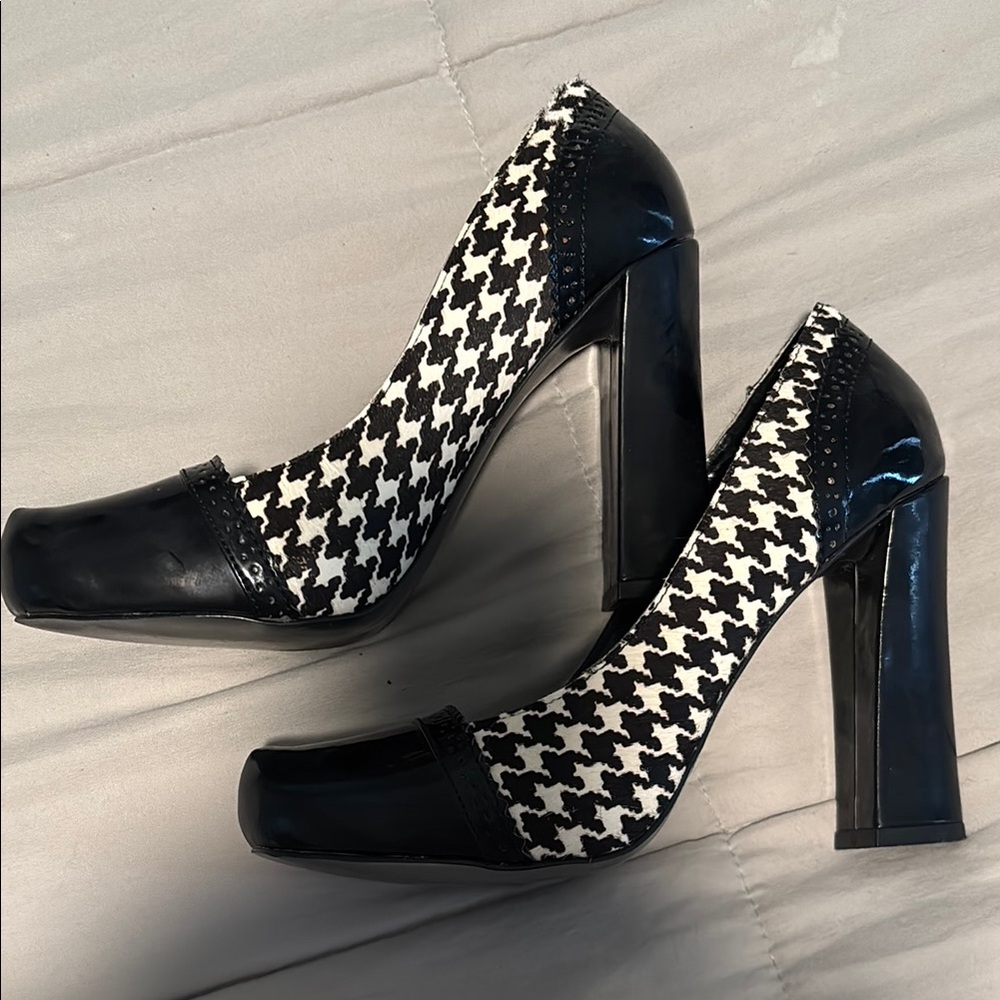 Tahari Elegant Black and White calf hair Houndstooth Women's Heels